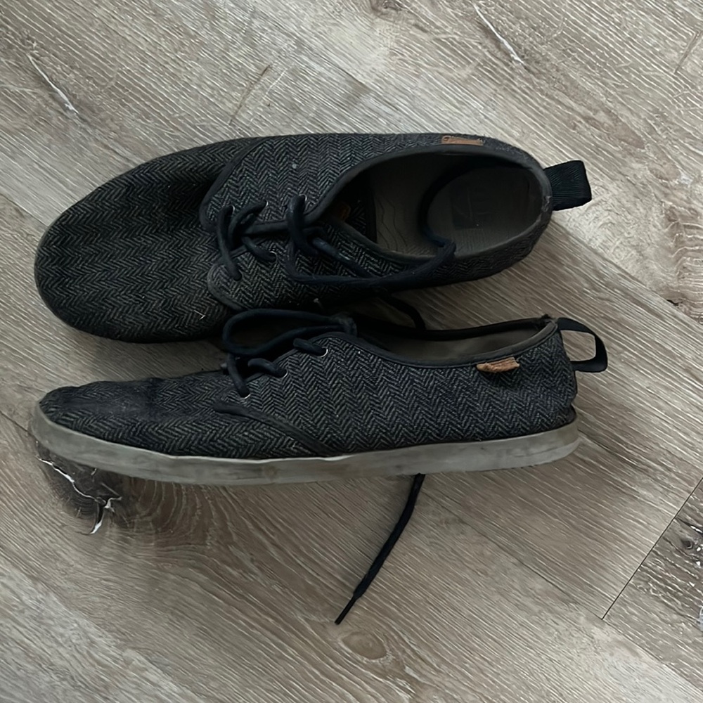 Casual low cut shoes